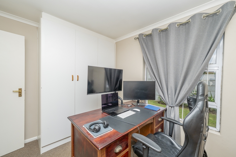 To Let 2 Bedroom Property for Rent in Sonstraal Heights Western Cape